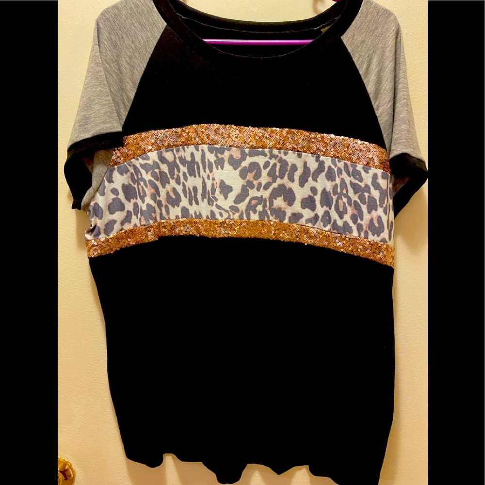 NEW LEOPARD SEQUIN TOP